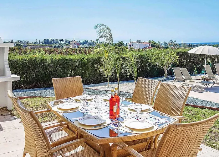 Elena Coral Vila Pegeia